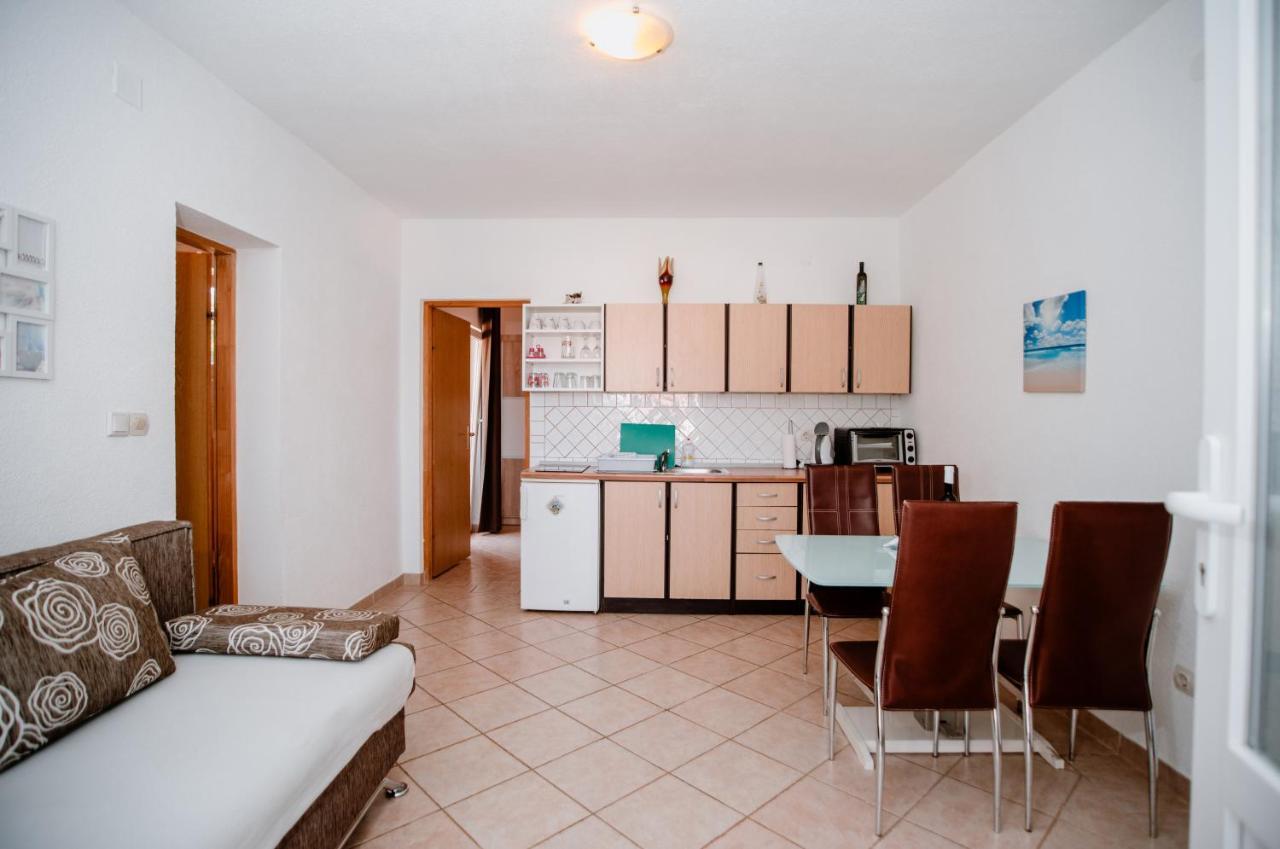 カルロバッグApartmens Leonaアパートメント エクステリア 写真
